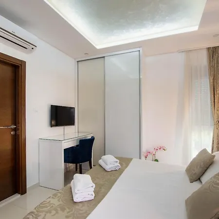Exclusive Holiday Apartments&rooms Ξενοδοχείο με διαμερίσματα 4*