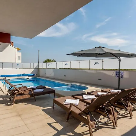 Exclusive Holiday Apartments&rooms Ξενοδοχείο με διαμερίσματα 4*