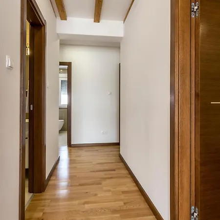 Exclusive Holiday Apartments&rooms Ξενοδοχείο με διαμερίσματα 4*