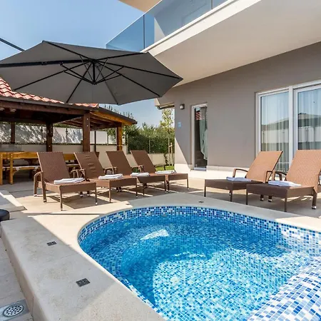 Apart-hotel Exclusive Holiday Apartments&rooms 4*