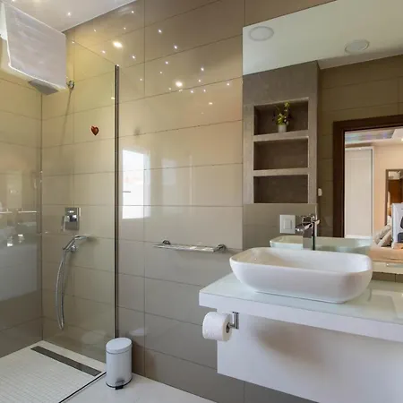 Exclusive Holiday Apartments&rooms 4*